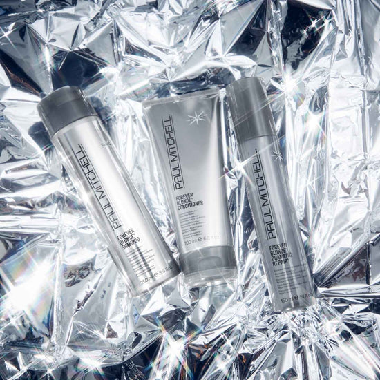 Med macadamia og solsikkefrøolie, der fugter i dybden og efterlader dit hår silkeblødt og glansfuldt.