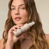Fugtgivende leave-in spray mod krus og spaltede spidser
