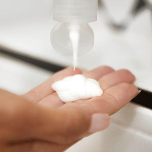 Tea Tree Hemp Restoring Conditioner & Body Lotion. anvendes direkte på huden som en almindelig bodylotion 