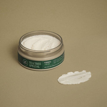Giver definition og kontrol uden at tynge. Nem at forme for et naturligt look.