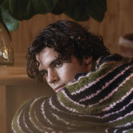 Herre Model som har brugt Paul Mitchell hårkur - Tea Tree Lavender Mint Overnight Moisture Therapy.