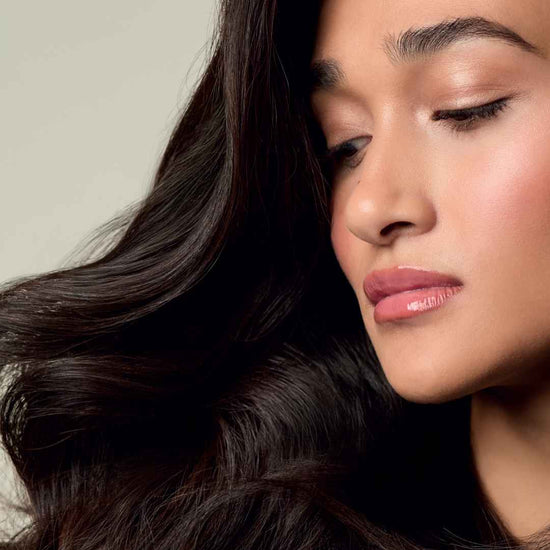 Styletip! Brug sprayen i ansigtet på en varm dag for en øjeblikkelig nedkølende og fugtgivende effekt.