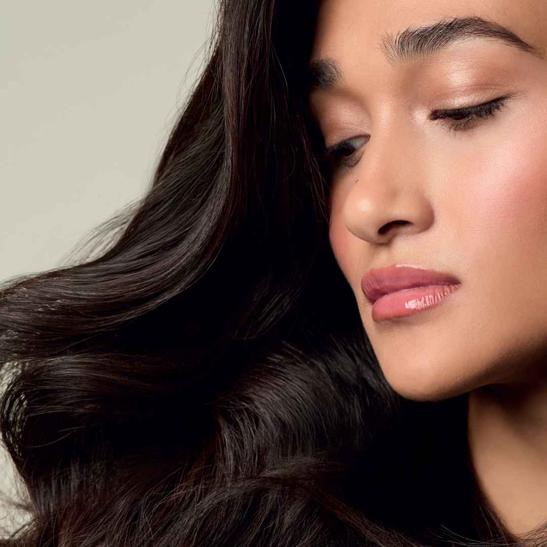 Styletip! Brug sprayen i ansigtet på en varm dag for en øjeblikkelig nedkølende og fugtgivende effekt.